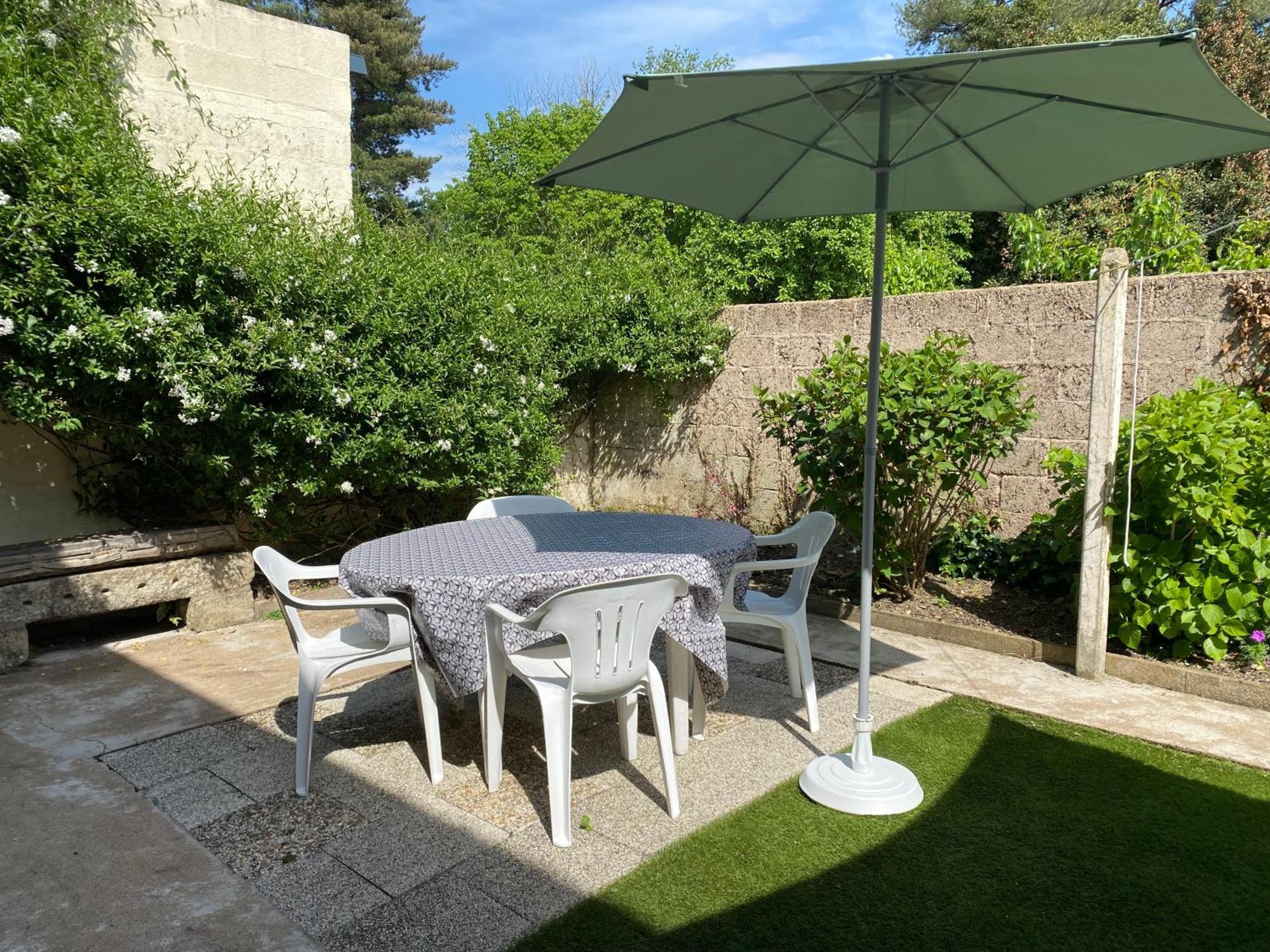 Maison De Ville Avec Jardin Malestroit Exterior photo
